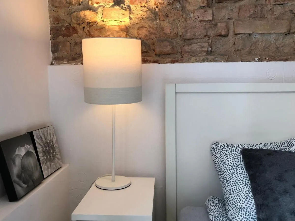 Piano Apartment W Sercu Starego Miasta Gdańsk 0*,  Pologne